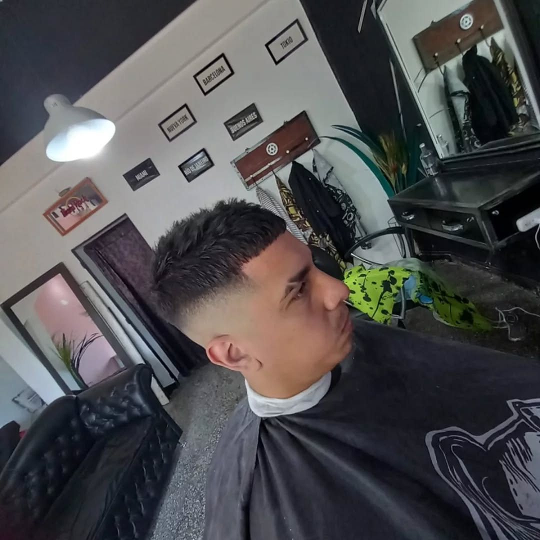 Corte fade recién terminado en la barbería Pedro Navaja